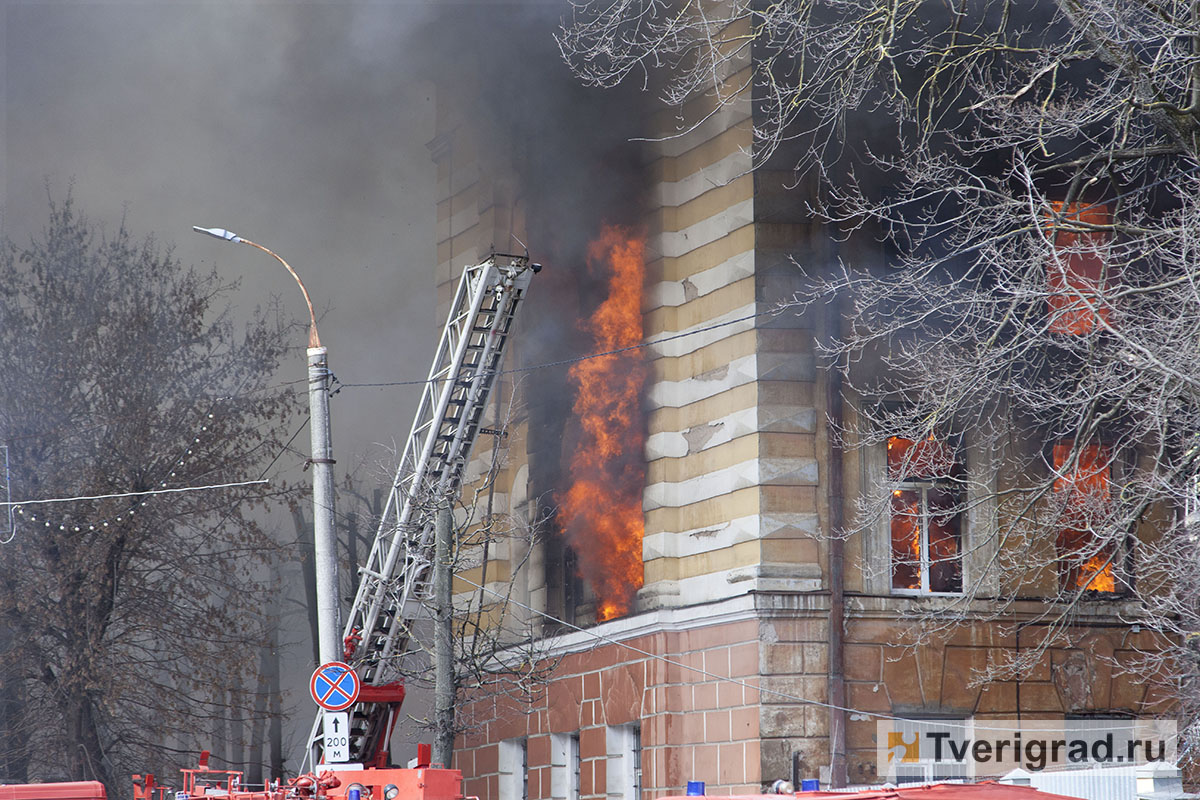 В твери горела высотка. НИИ 2 Тверь пожар. ЦНИИ Тверь пожар. Пожар в НИИ Тверь. НИИ Минобороны Тверь пожар.