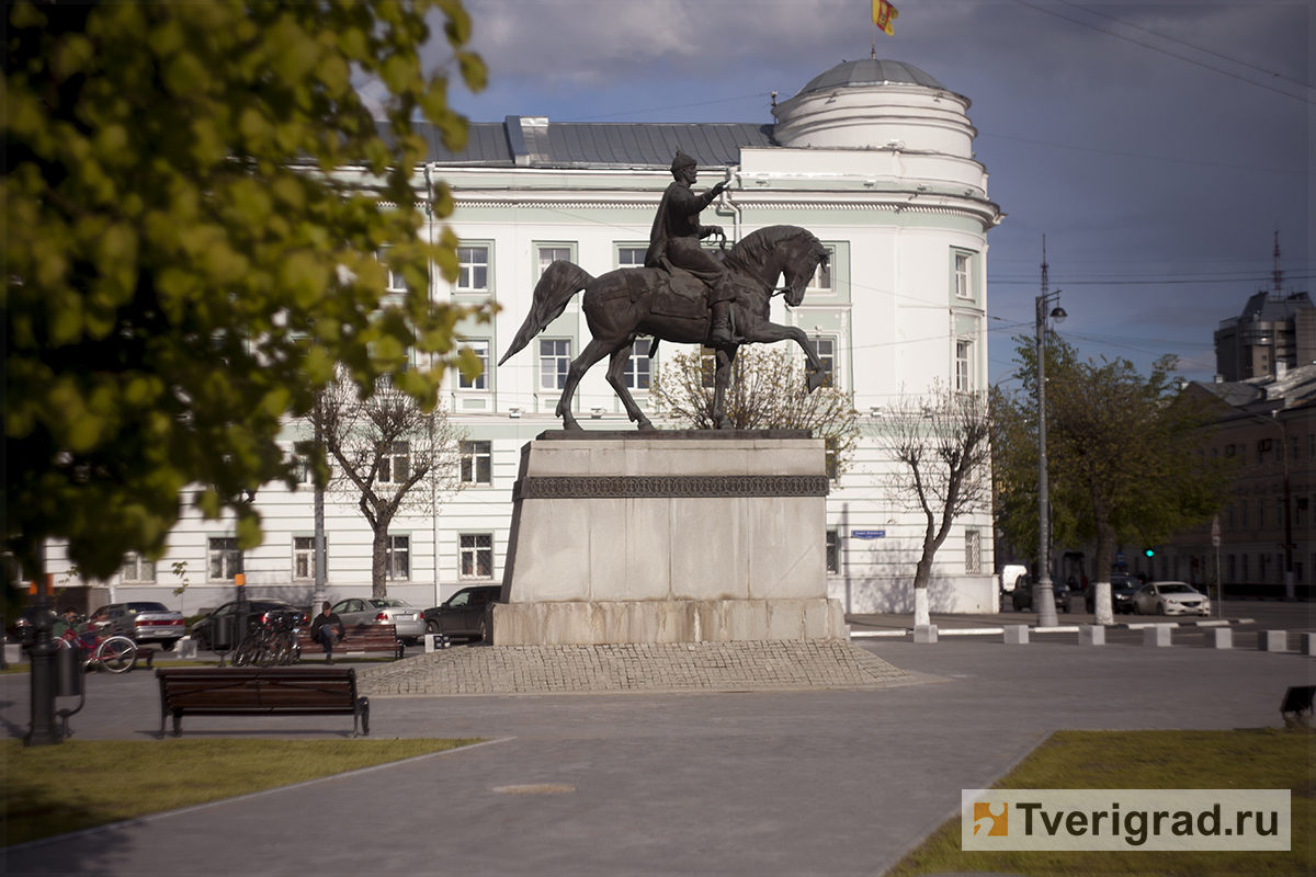 Площадь князя михаила тверского. Площадь Михаила Тверского Тверь. Памятник Михаилу Тверскому в Твери. Памятник Михаилу Тверскому в Твери на Советской площади. Площадь Михаила Тверского Тверь фото.