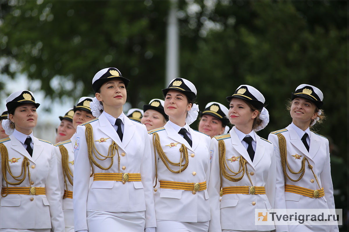 Выпуск курсантов Вольск. Маникюр на выпуск офицеров. Курсанты Академии Жуковского.